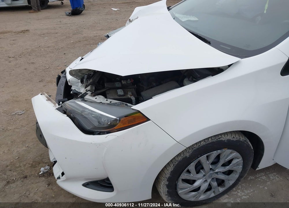 2018 TOYOTA COROLLA LE VIN: 2T1BURHE2JC088168