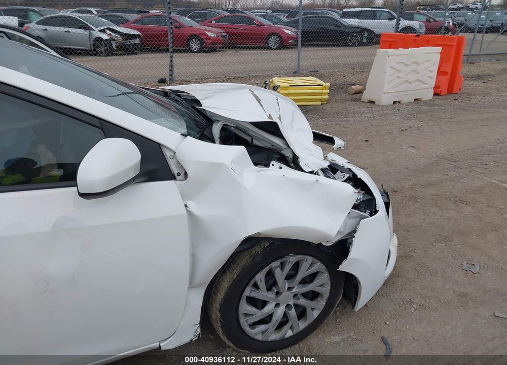 2018 TOYOTA COROLLA LE VIN: 2T1BURHE2JC088168