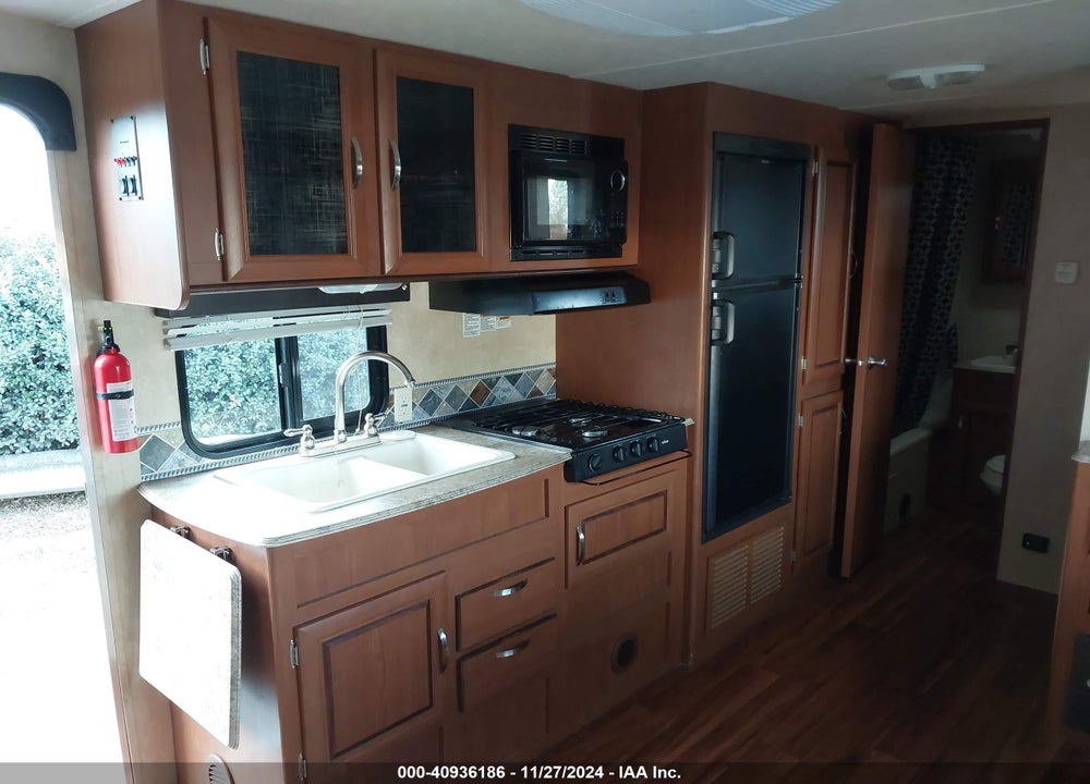 2016 FOREST RIVER WILDWOOD X-LITE SERIES M-230B VIN: 4X4TWDY23G7351053