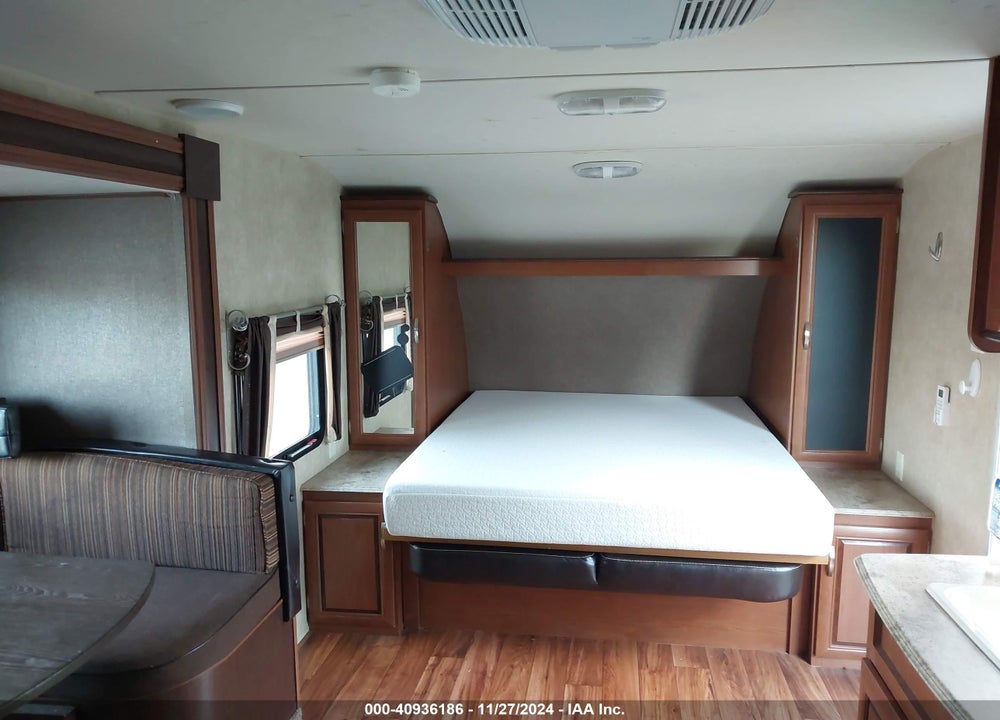 2016 FOREST RIVER WILDWOOD X-LITE SERIES M-230B VIN: 4X4TWDY23G7351053