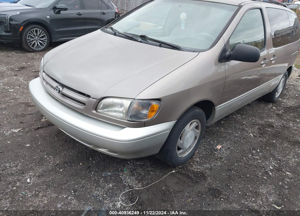 1999 TOYOTA SIENNA XLE VIN: 4T3ZF13C0XU118430