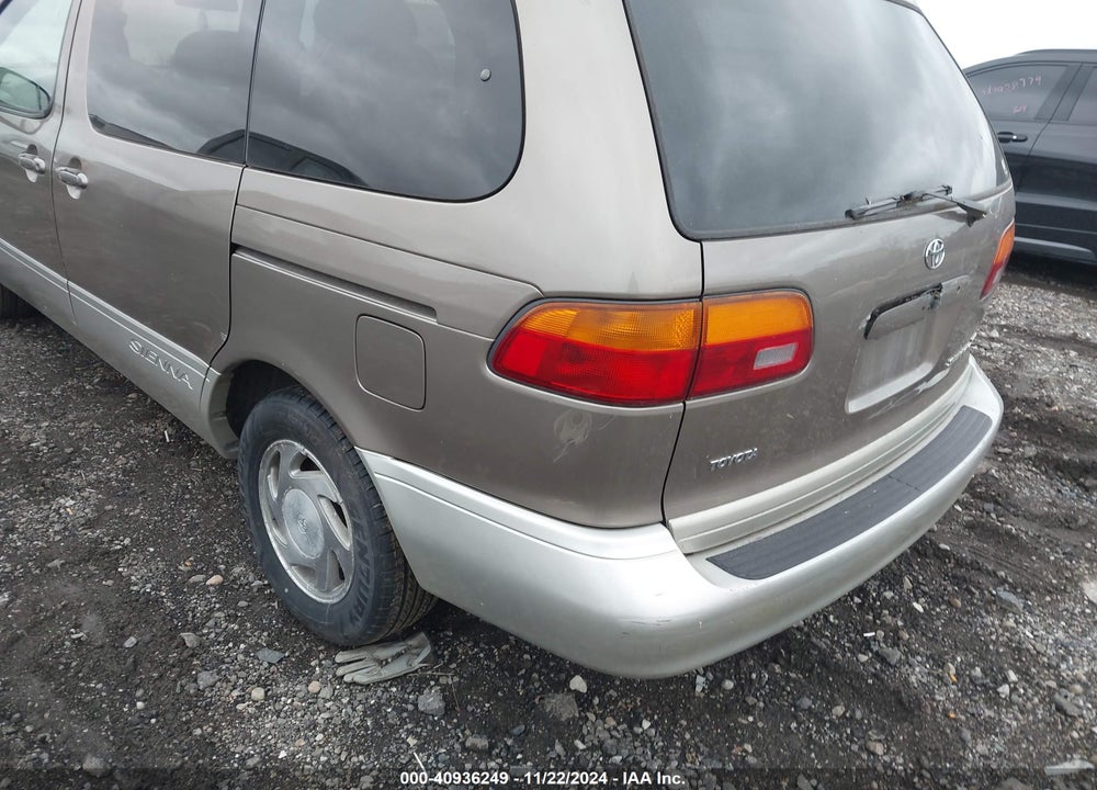1999 TOYOTA SIENNA XLE VIN: 4T3ZF13C0XU118430