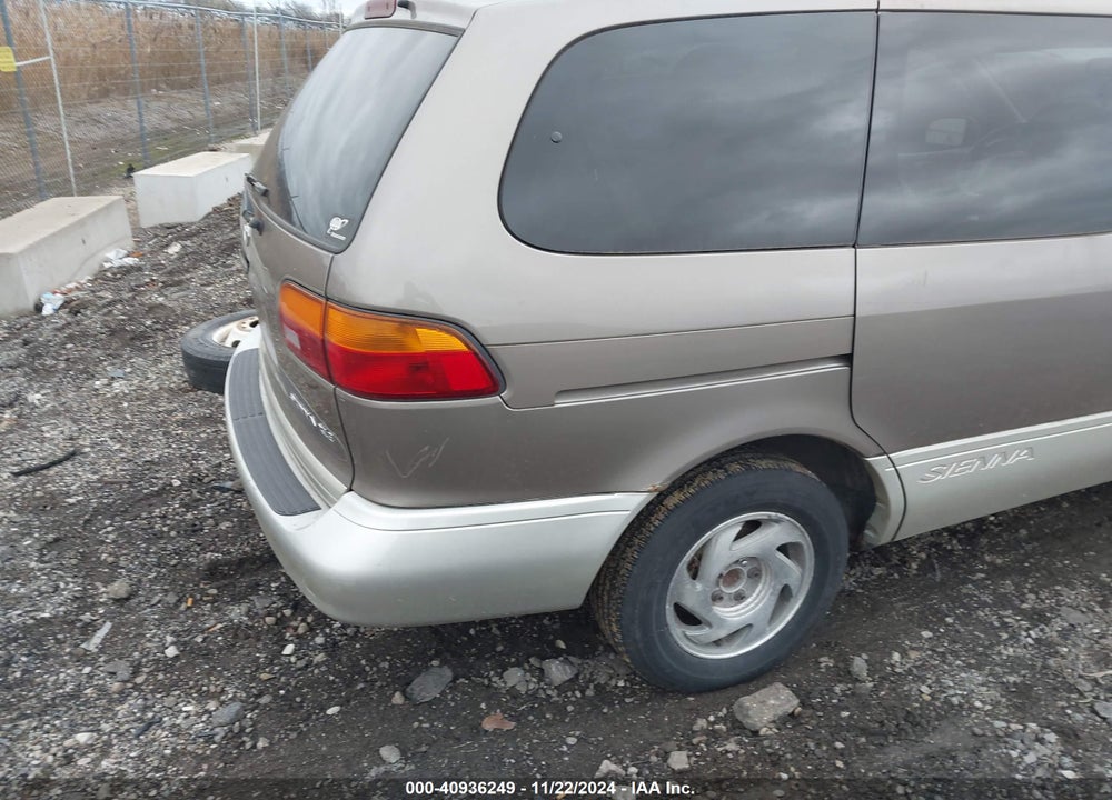 1999 TOYOTA SIENNA XLE VIN: 4T3ZF13C0XU118430