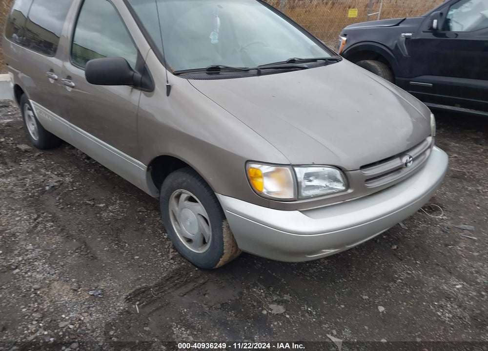 1999 TOYOTA SIENNA XLE VIN: 4T3ZF13C0XU118430