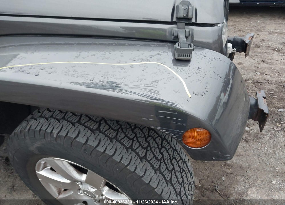 2016 JEEP WRANGLER UNLIMITED SAHARA VIN: 1C4BJWEG3GL261422