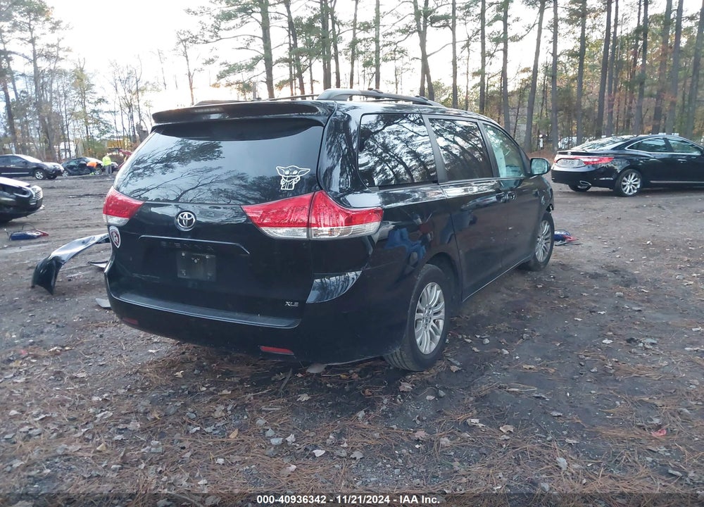 2014 TOYOTA SIENNA XLE V6 8 PASSENGER VIN: 5TDYK3DC1ES472165
