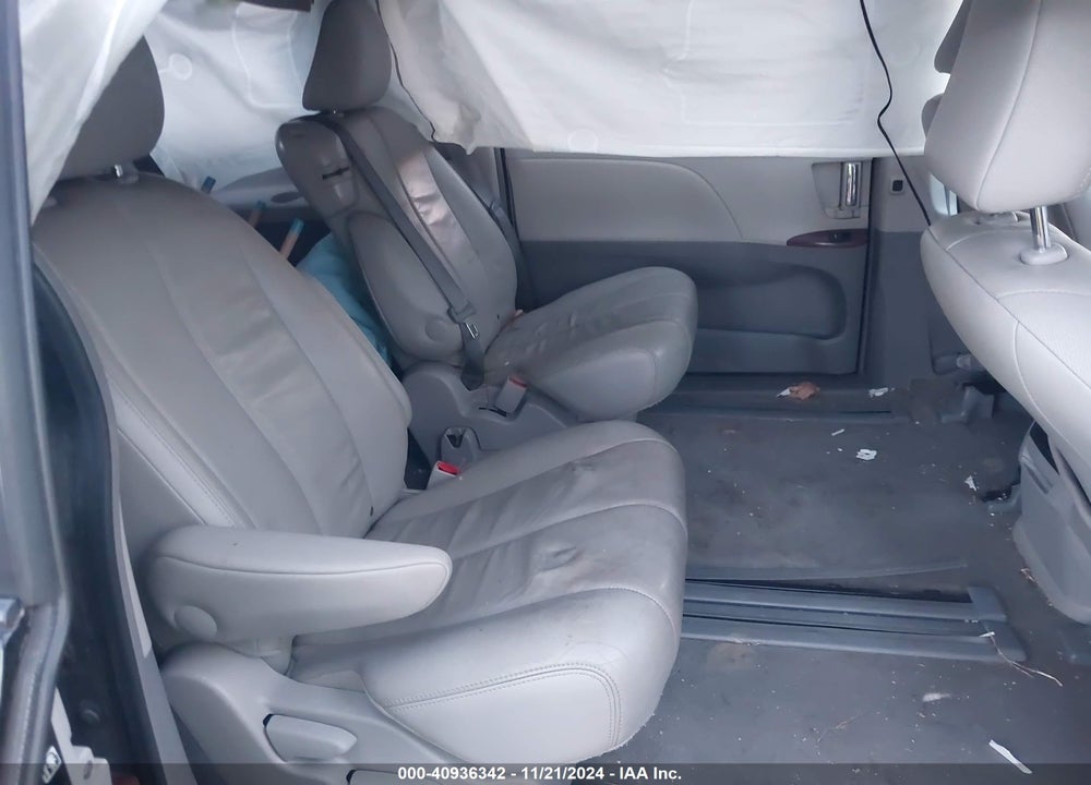 2014 TOYOTA SIENNA XLE V6 8 PASSENGER VIN: 5TDYK3DC1ES472165