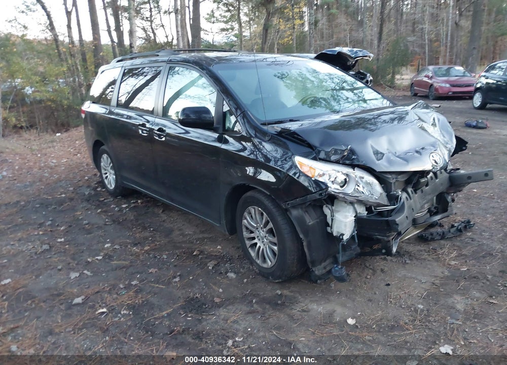 2014 TOYOTA SIENNA XLE V6 8 PASSENGER VIN: 5TDYK3DC1ES472165