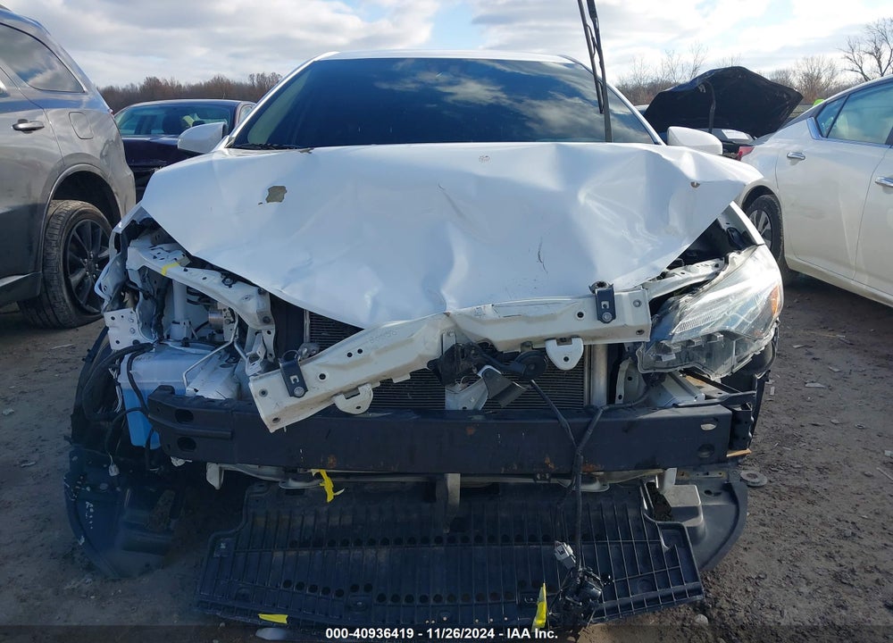 2019 TOYOTA COROLLA LE VIN: 2T1BURHE2KC158673