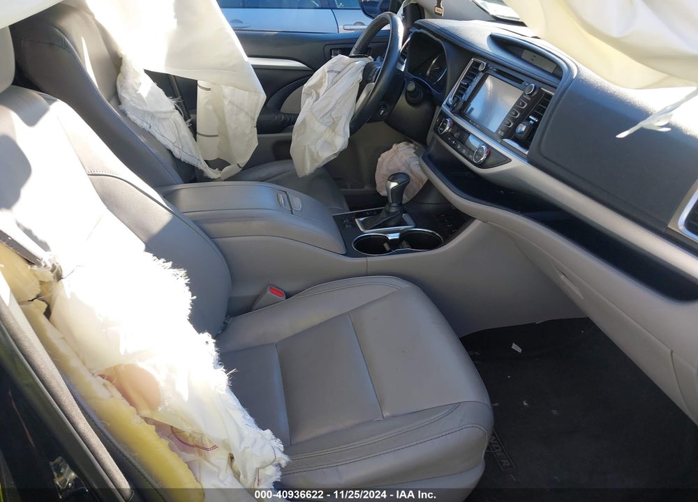 2016 TOYOTA HIGHLANDER XLE V6 VIN: 5TDJKRFHXGS296927