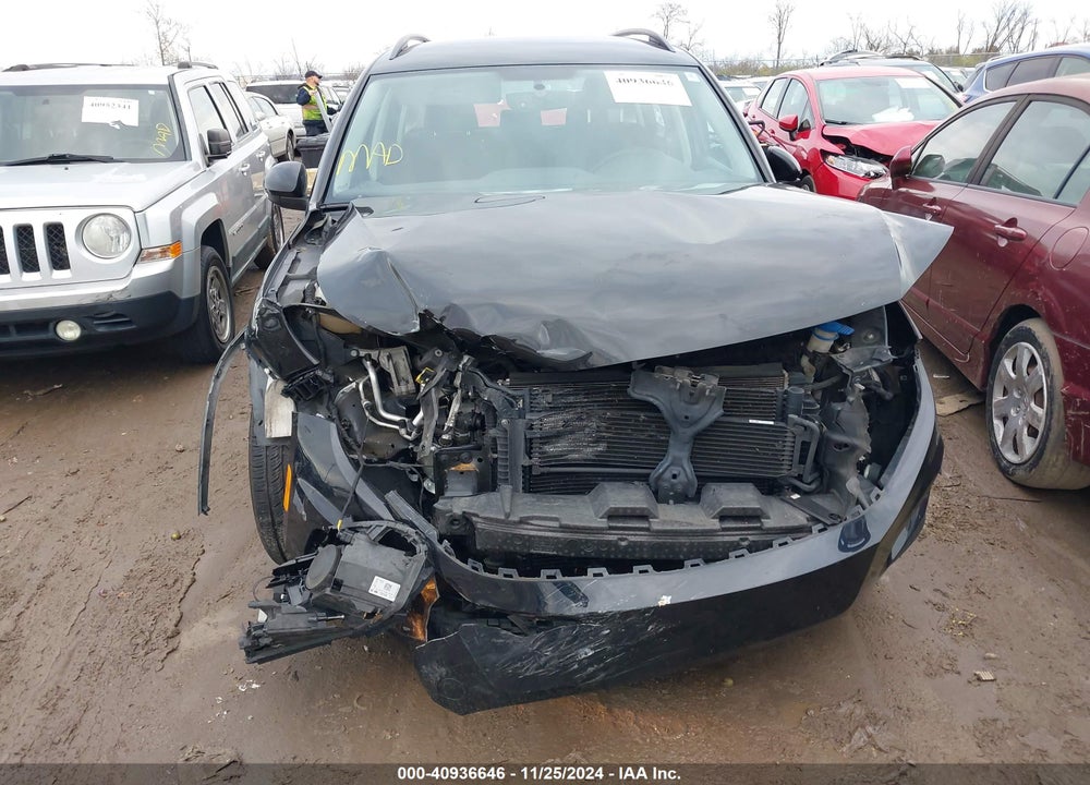 2018 VOLKSWAGEN TIGUAN LIMITED 2.0T VIN: WVGBV7AX7JK001808