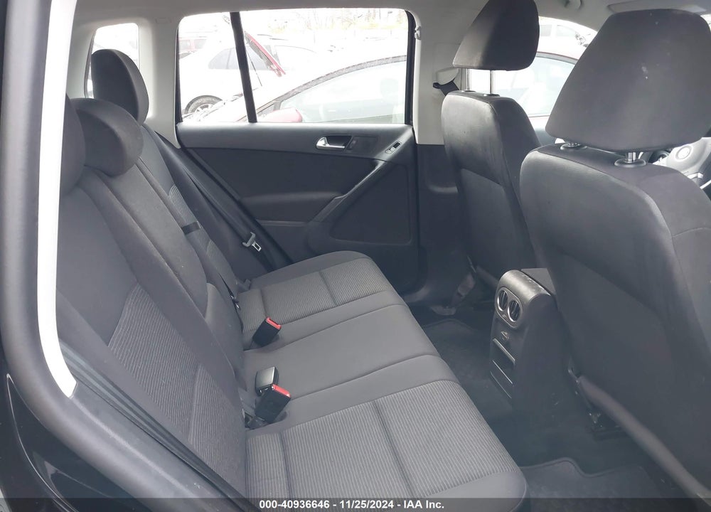 2018 VOLKSWAGEN TIGUAN LIMITED 2.0T VIN: WVGBV7AX7JK001808