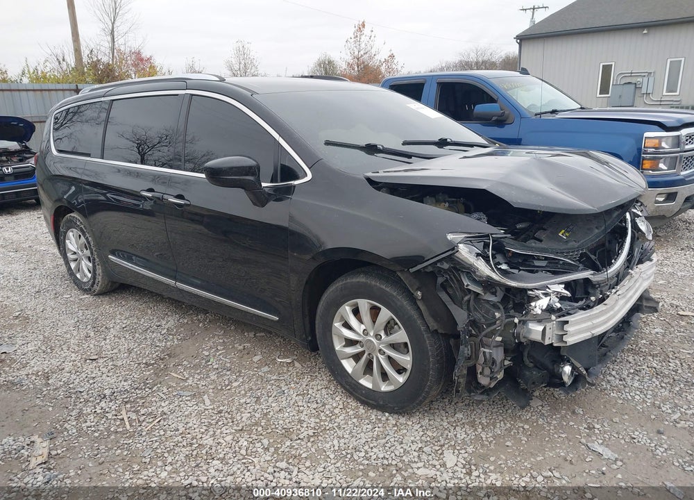2019 CHRYSLER PACIFICA TOURING L VIN: 2C4RC1BG5KR581504