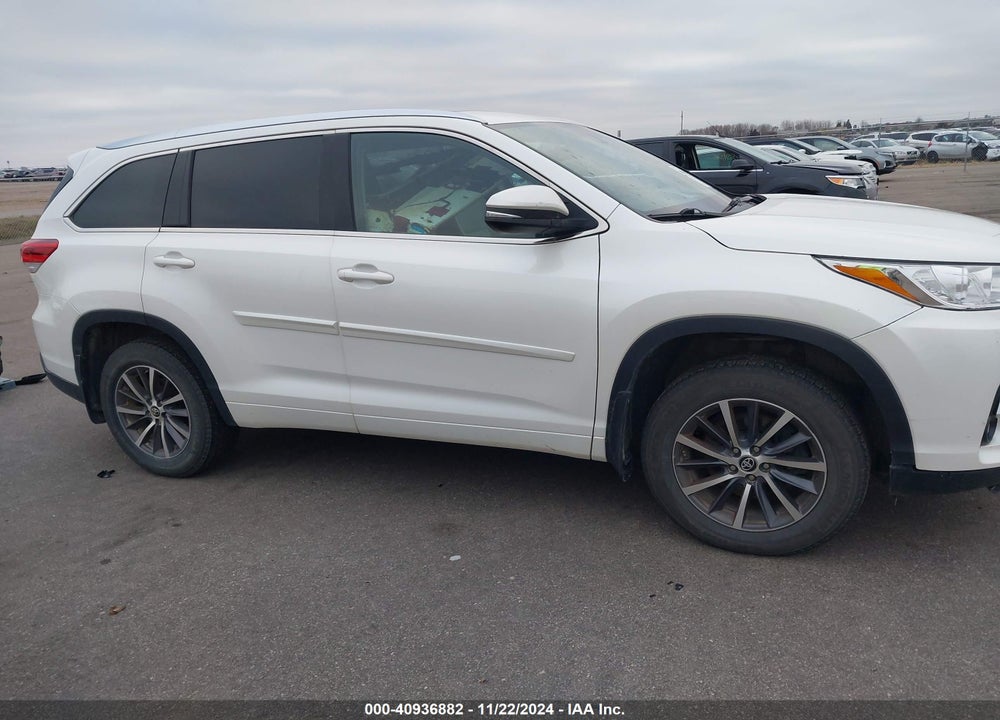 2018 TOYOTA HIGHLANDER XLE VIN: 5TDJZRFHXJS859039