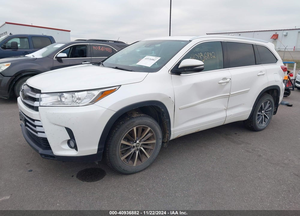 2018 TOYOTA HIGHLANDER XLE VIN: 5TDJZRFHXJS859039