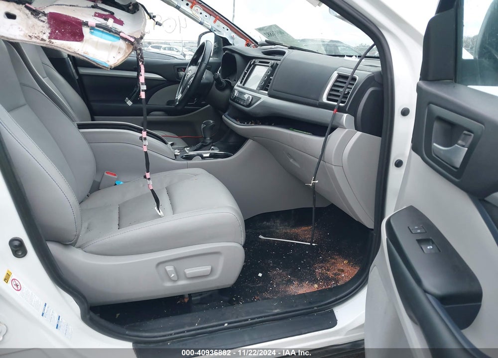 2018 TOYOTA HIGHLANDER XLE VIN: 5TDJZRFHXJS859039