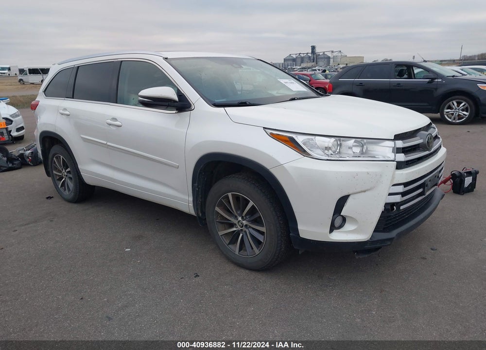 2018 TOYOTA HIGHLANDER XLE VIN: 5TDJZRFHXJS859039