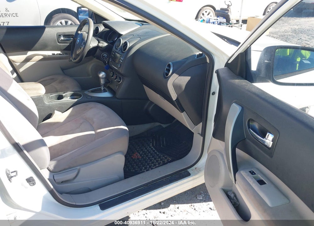 2014 NISSAN ROGUE SELECT S VIN: JN8AS5MT9EW623559