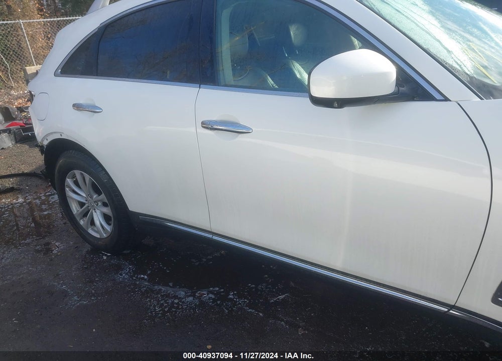 2015 INFINITI QX70 VIN: JN8CS1MU1FM382037