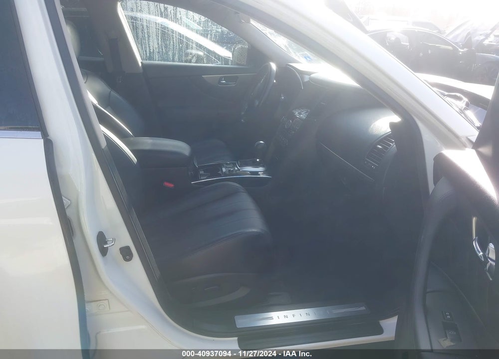 2015 INFINITI QX70 VIN: JN8CS1MU1FM382037