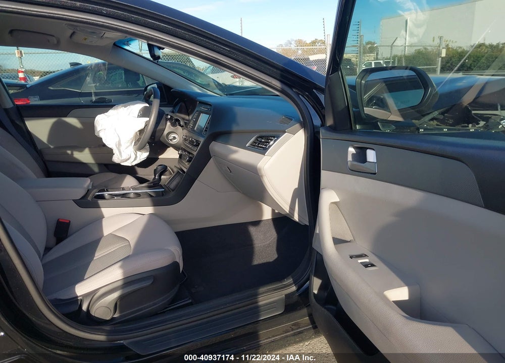 2017 HYUNDAI SONATA VIN: 5NPE24AF8HH563256