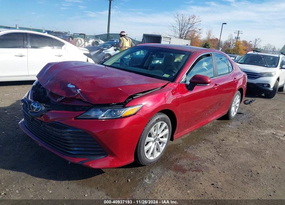 2018 TOYOTA CAMRY LE VIN: 4T1B11HK4JU548333