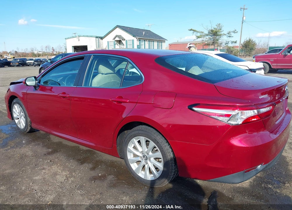 2018 TOYOTA CAMRY LE VIN: 4T1B11HK4JU548333