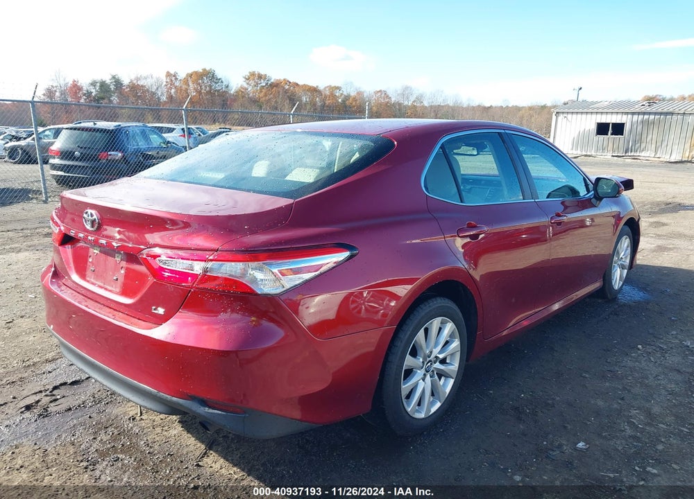 2018 TOYOTA CAMRY LE VIN: 4T1B11HK4JU548333