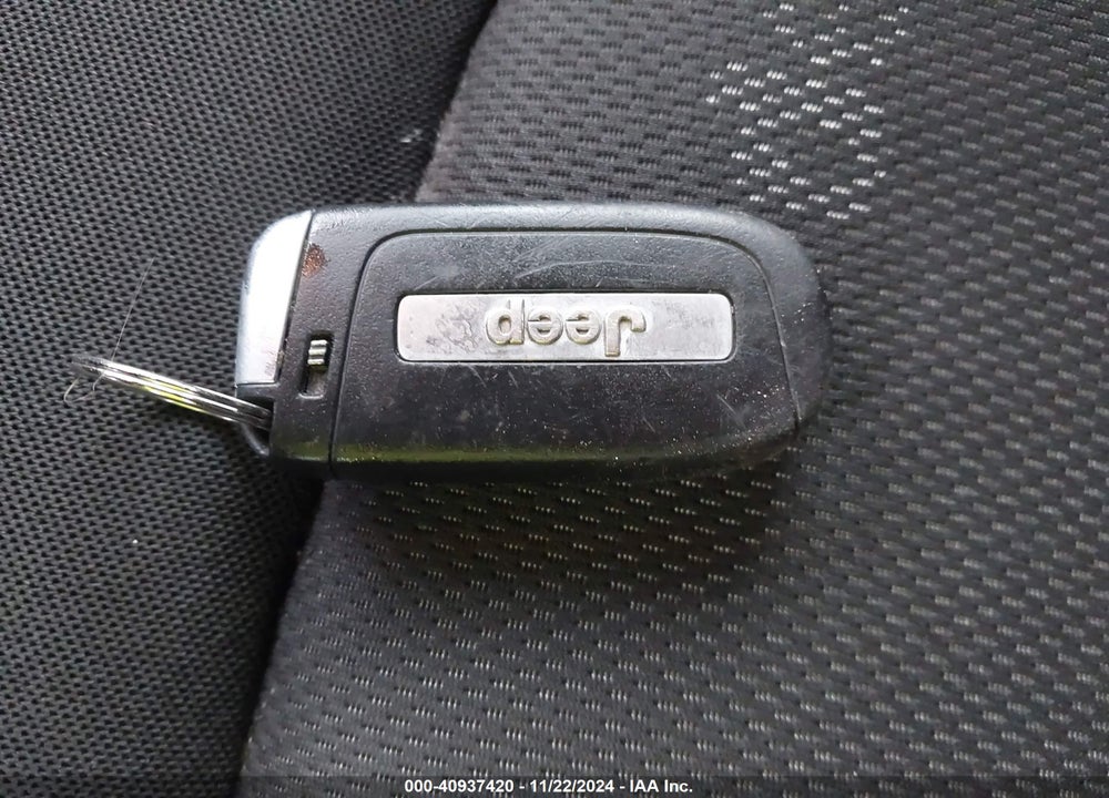 2015 JEEP RENEGADE LATITUDE VIN: ZACCJBBT1FPB83599