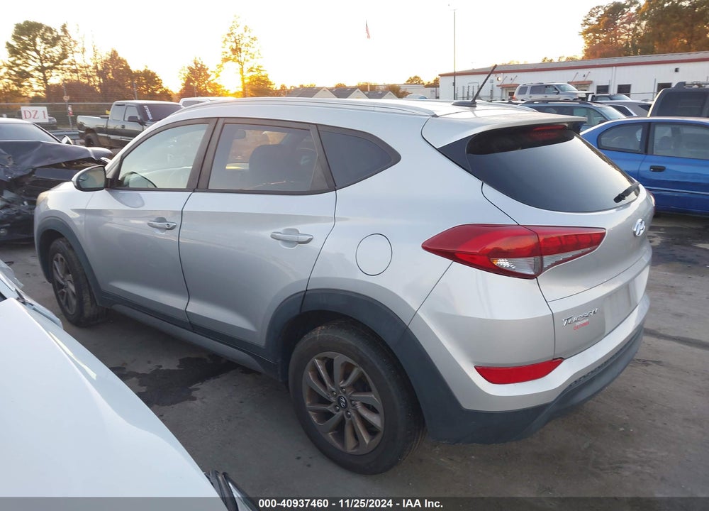 2017 HYUNDAI TUCSON SE VIN: KM8J33A40HU279884