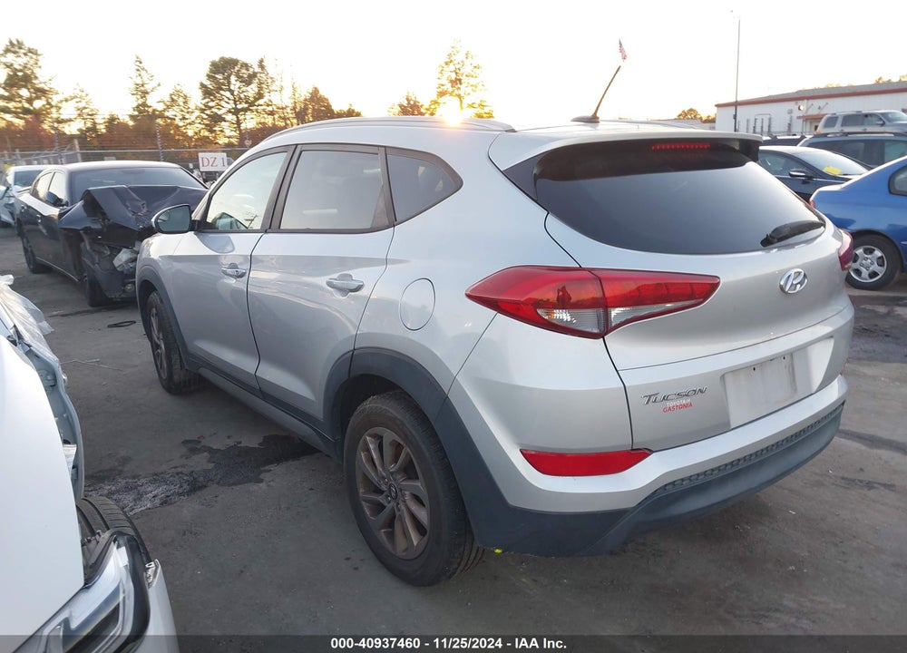 2017 HYUNDAI TUCSON SE VIN: KM8J33A40HU279884