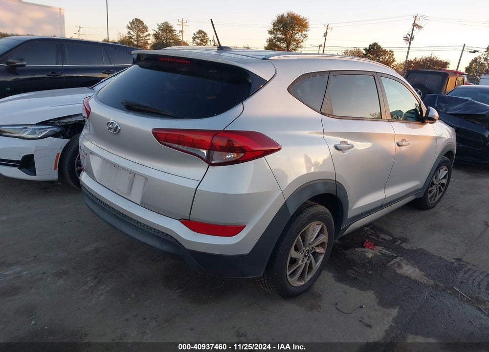 2017 HYUNDAI TUCSON SE VIN: KM8J33A40HU279884