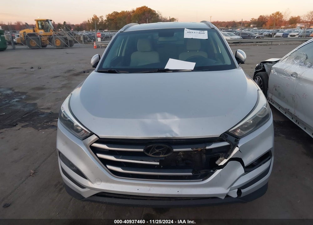 2017 HYUNDAI TUCSON SE VIN: KM8J33A40HU279884