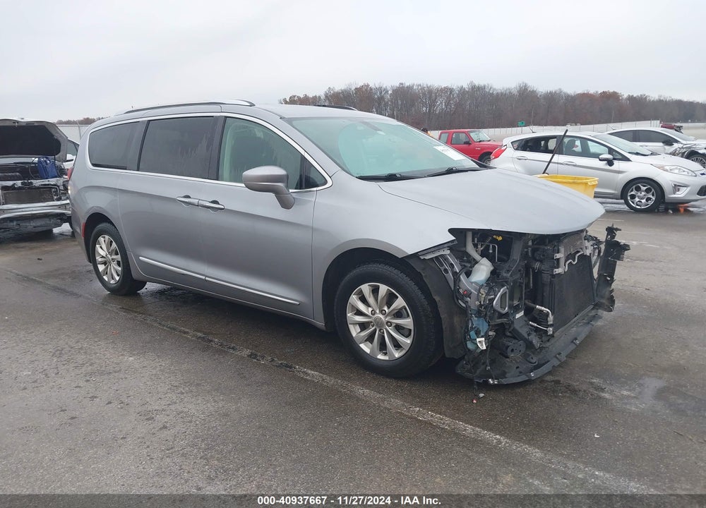 2019 CHRYSLER PACIFICA TOURING L VIN: 2C4RC1BG3KR650044