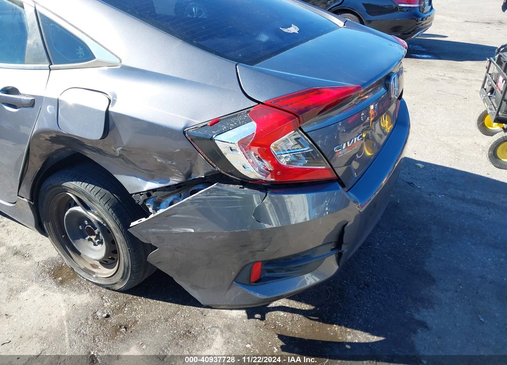 2018 HONDA CIVIC VIN: 2HGFC2F56JH602884