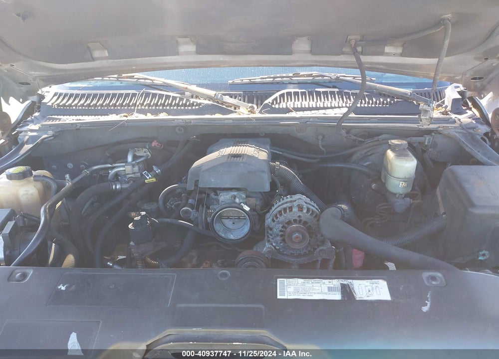 2000 CHEVROLET TAHOE ALL NEW LS VIN: 1GNEK13T5YJ121616