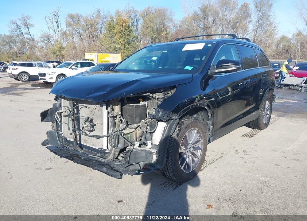 2019 TOYOTA HIGHLANDER XLE VIN: 5TDJZRFH2KS604614