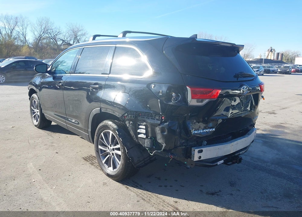 2019 TOYOTA HIGHLANDER XLE VIN: 5TDJZRFH2KS604614
