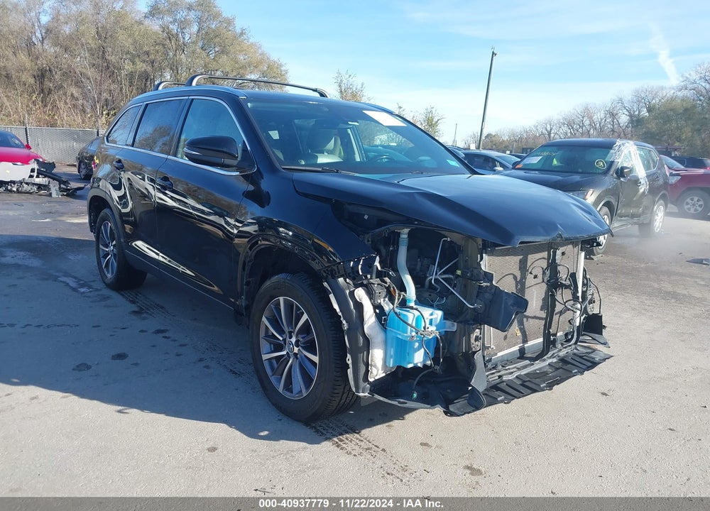 2019 TOYOTA HIGHLANDER XLE VIN: 5TDJZRFH2KS604614