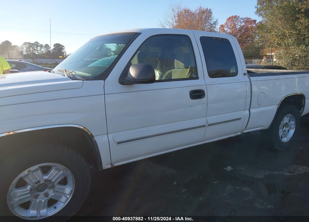 2003 CHEVROLET SILVERADO 1500 LS VIN: 1GCEK19T63E126454