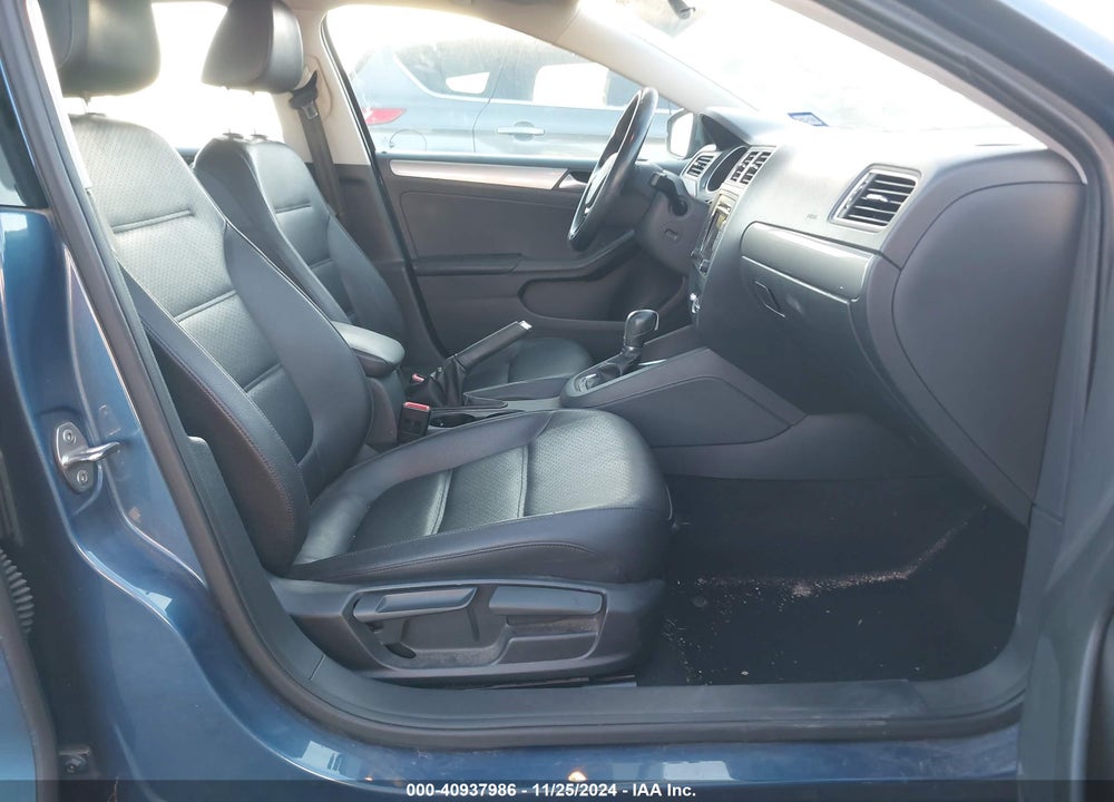 2015 VOLKSWAGEN JETTA 1.8T SE VIN: 3VWD17AJXFM259239
