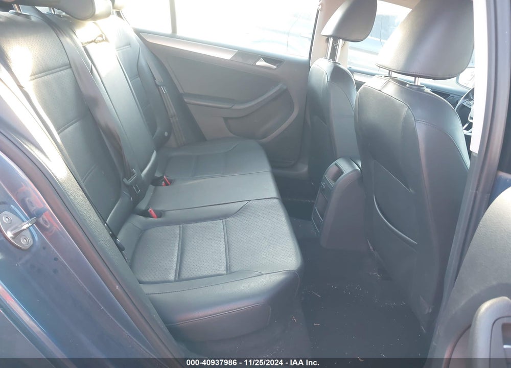 2015 VOLKSWAGEN JETTA 1.8T SE VIN: 3VWD17AJXFM259239