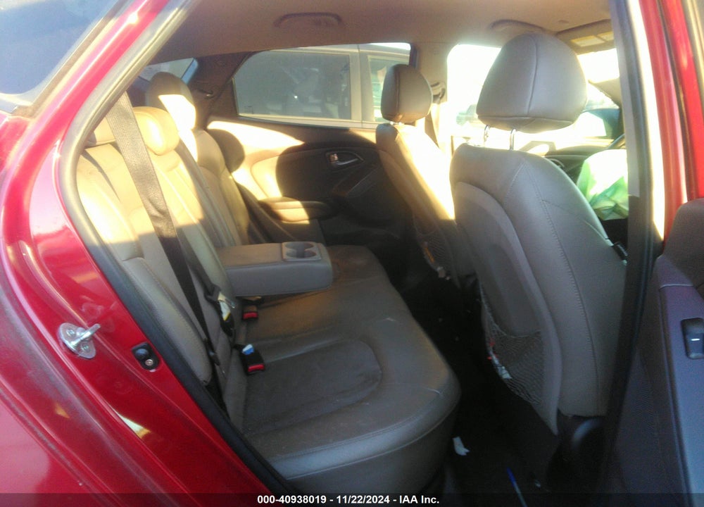 2014 HYUNDAI TUCSON SE VIN: KM8JU3AG5EU888827