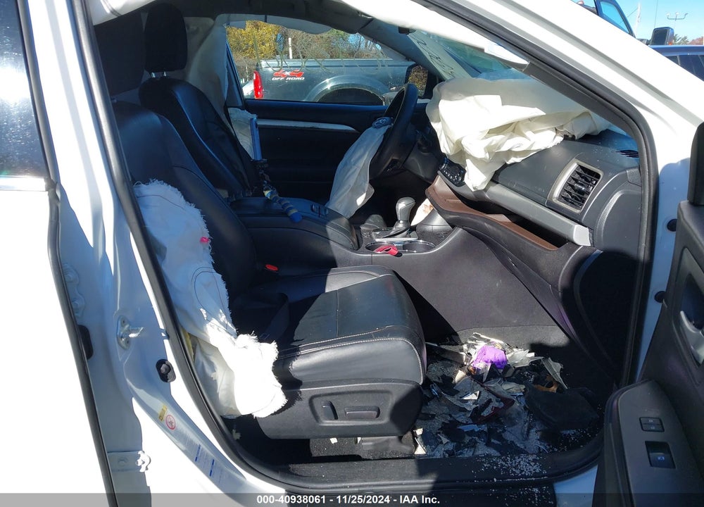 2019 TOYOTA HIGHLANDER XLE VIN: 5TDJZRFH8KS573739