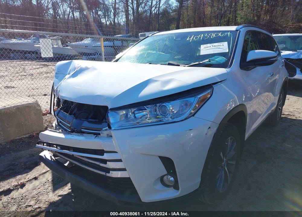 2019 TOYOTA HIGHLANDER XLE VIN: 5TDJZRFH8KS573739