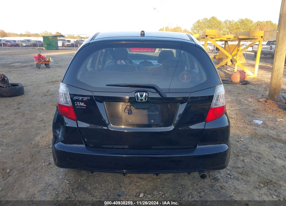 2013 HONDA FIT VIN: JHMGE8H31DC072406