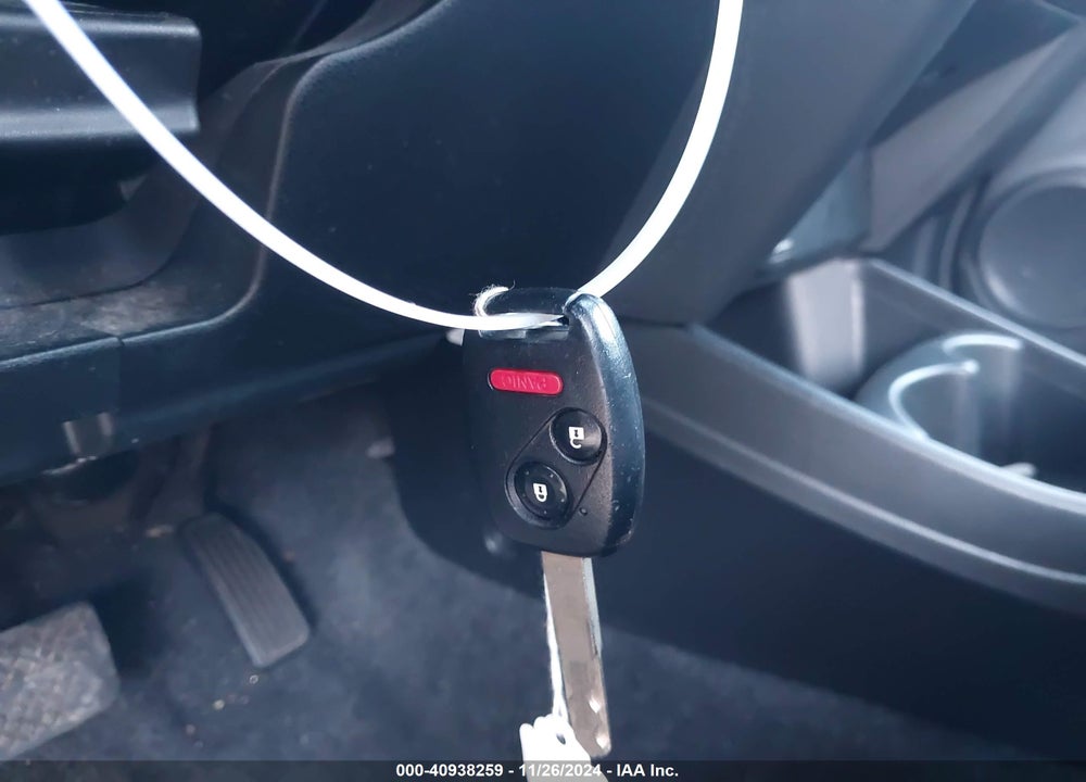 2013 HONDA FIT VIN: JHMGE8H31DC072406