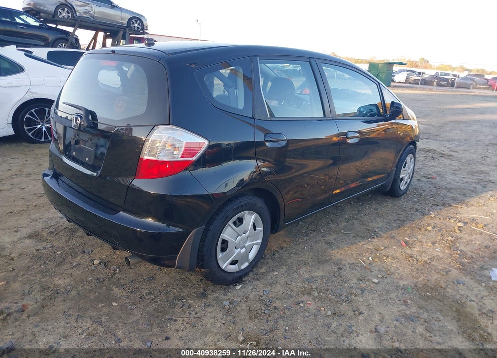 2013 HONDA FIT VIN: JHMGE8H31DC072406