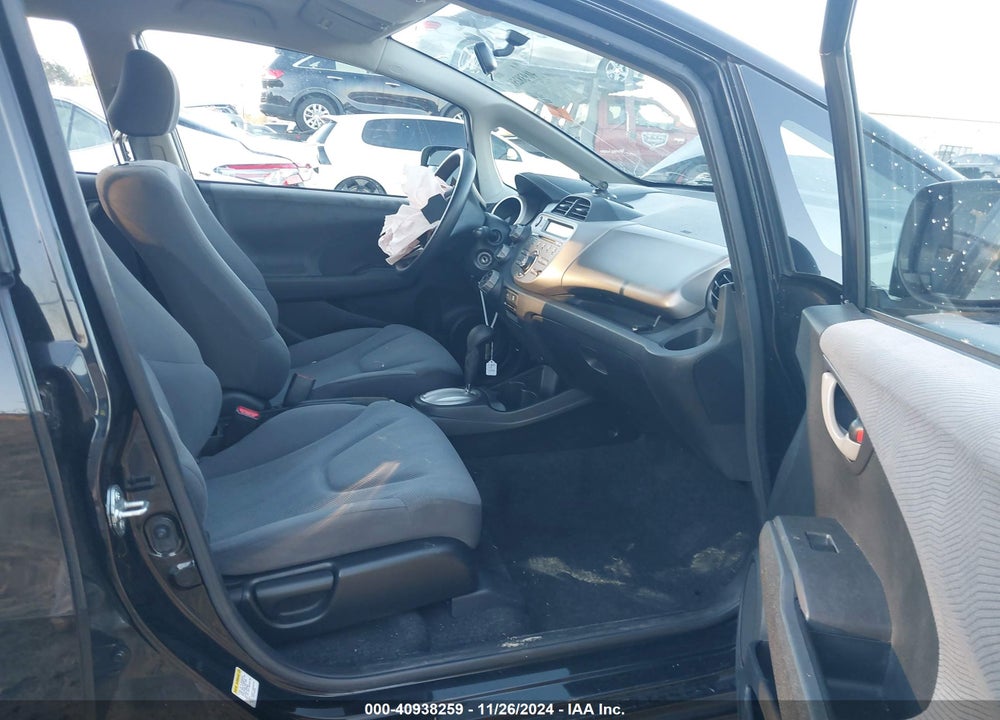2013 HONDA FIT VIN: JHMGE8H31DC072406