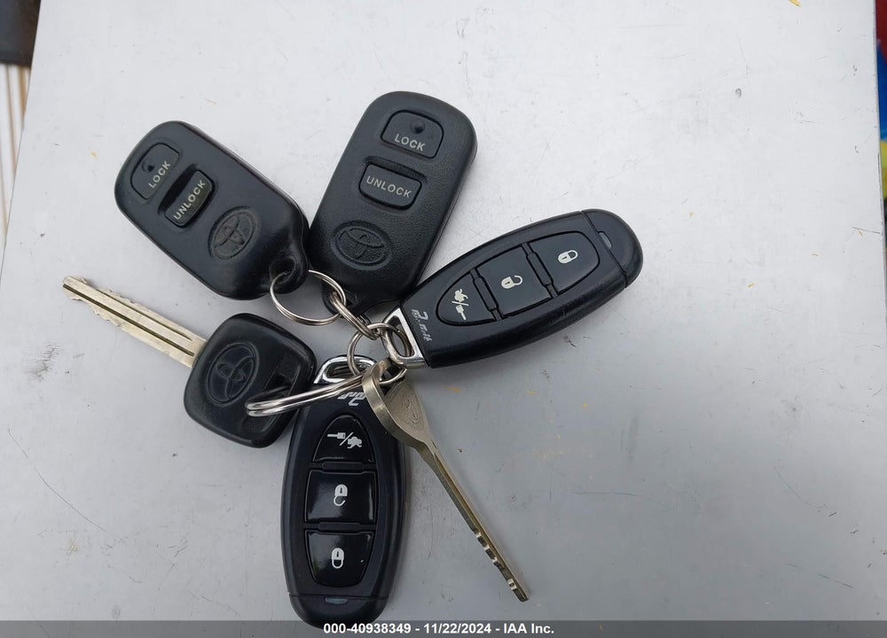2004 TOYOTA COROLLA LE VIN: 1NXBR32E64Z208015
